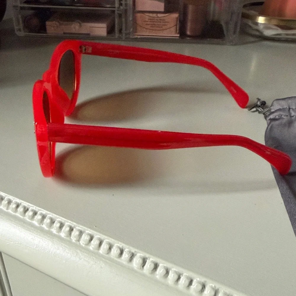 Ann Taylor loft red sunglasses with bag - Picture 2 of 4